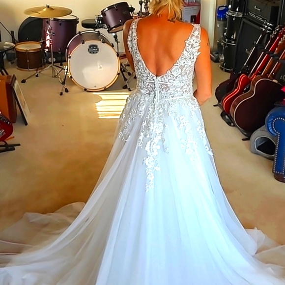 Wedding Dress size 14 Never worn. - Picture 11 of 14